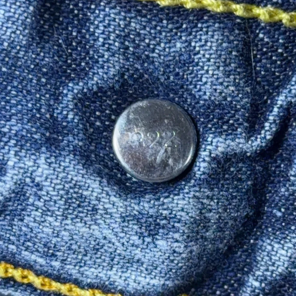 Levis small hole